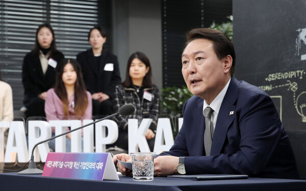 7일 대전 유성구 카이스트에서 열린 대전 과학기술·디지털 혁신기업인과의 대화에 참석해 발언하고 있는 윤석열 대통령. [사진 : 연합뉴스]