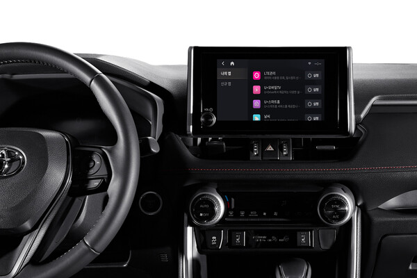 토요타 RAV4 PHEV(플러그인 하이브리드)에 탑재된 U+드라이브 [사진 : LG유플러스]