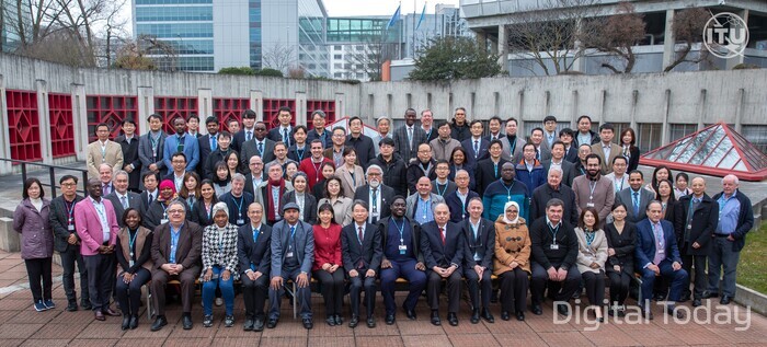 이번 ITU-T 표준화 회의에 참석한 관계자들이 SG17(정보보호연구반) 회의 후 기념촬영을 하고 있다. [사진: 한국인터넷진흥원]