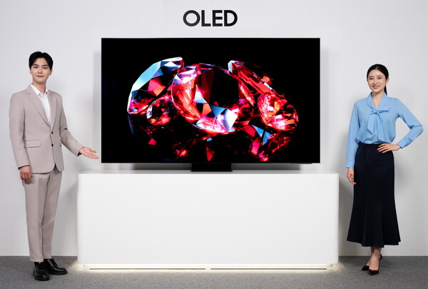 삼성전자가 국내에 첫 출시하는 OLED TV [사진: 삼성전자]
