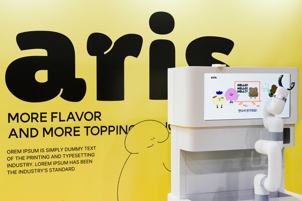 엑스와이지, 비전 인식 기반의 아이스크림 로봇 ‘아리스 3.0’ 공개[사진: 엑스와이지]