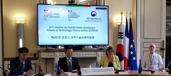 이종호 장관과 프랑스 고등교육연구부 실비 헤타이로 장관이 제8차 한-프랑스 과학기술공동위원회에 참석했다 [사진 : 과기정통부]