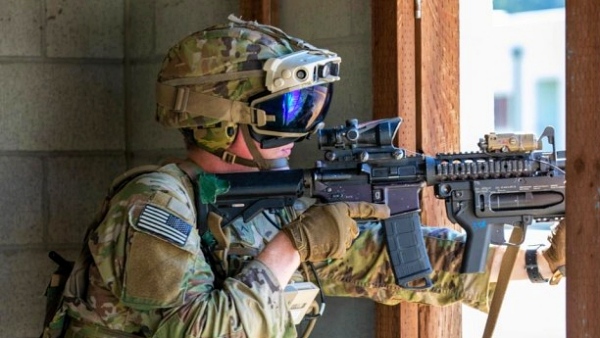 MS가 개발한 통합시각훈련장비(IVAS2)를 미군이 테스트 중이다 [사진: 미 육군]