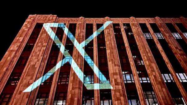 트위터가 브랜드 로고를 새 마크에서 엑스(X)로 바꿨다 [사진: 일론 머스크 트위터]