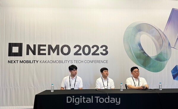 카카오모빌리티가 개최한 2023 NEMO 에서 김정민 카카오모빌리티 AI 연구개발 리더(왼쪽부터). 박창수 자율주행 테크 리더, 홍승환 디지털트윈 테크 리더가 답변하고 있다. [사진: 조믿음 기자]