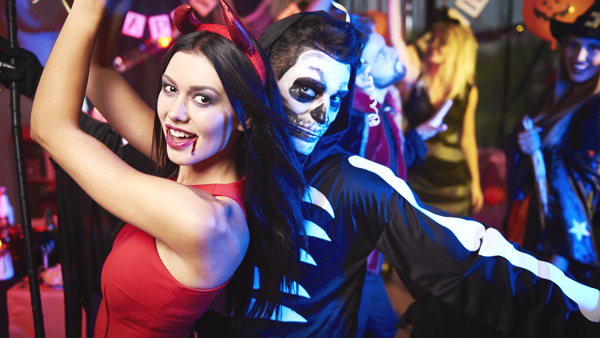 중국이 핼러윈을 앞두고 귀신 분장을 한 시민의 지하철 탑승을 금지해 논란이다 [사진: 셔터스톡]