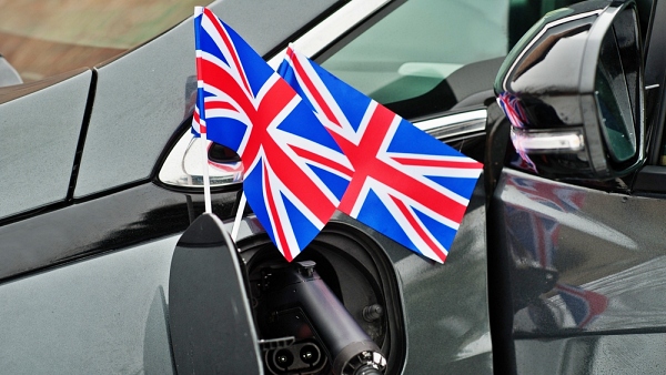 영국 정부가 자율주행 차량의 운행을 승인했다 [사진: 셔터스톡]