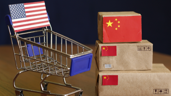 미국 의회 다수 의원들이 중국에 기반한 이커머스 플랫폼 테무에서 판매되는 상품들 수입을 금지하는 방안을 추진하고 있다 [사진: 셔터스톡]