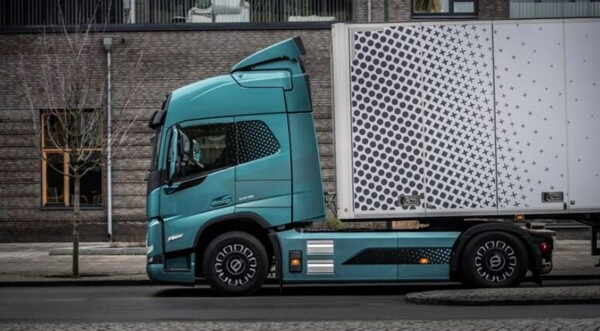 볼보트럭이 전기 트럭 모델 'FM 로우 엔트리'를 출시했다. [사진: 볼보]
