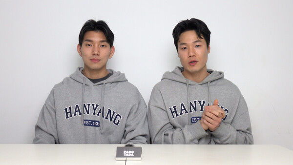 고준성 파도타다 대표(왼쪽)와 김현성 파도타다 공동 창업자가 개인맞춤 영양 서비스 '비타밀러'에 대해 소개하고 있다. 