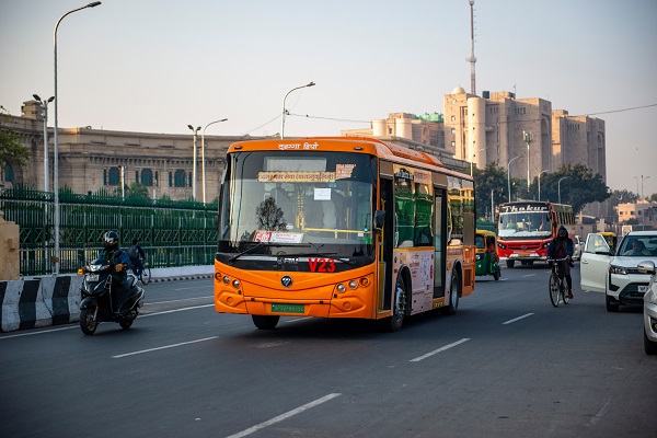 인도의 친환경 운송 추진에 전기 버스가 주목받고 있다. [사진: 셔터스톡]