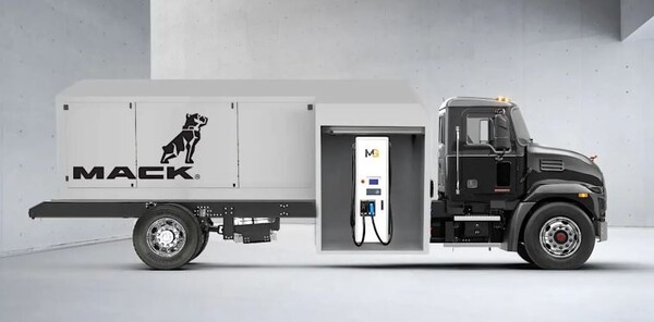 맥 트럭이 새로운 이동식 독립형 전기 충전 시스템을 선보였다. [사진: 맥 트럭]