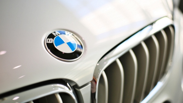 BMW가 전기차 시장 공략에 적극 나서고 있다 [사진: 셔터스톡]