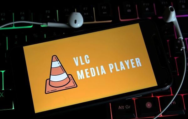 VLC 미디어 플레이어의 비전 프로 전용 앱이 출시된다는 소식이다. [사진: 셔터스톡]