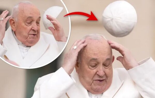 프란치스코 교황의 모자인 주케토에 바람에 불어 날아가 눈길을 끌었다. [사진: 더 선]