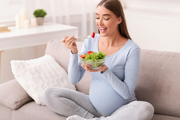 임산부가 섭취하는 음식에 따라 아이 얼굴이 달라질 수 있다는 연구 결과가 나왔다. [사진: 셔터스톡]