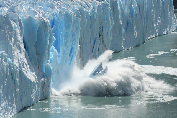 녹아내리는 빙하가 지구 자전 속도에 영향을 끼친다는 연구 결과가 나왔다. [사진: 셔터스톡]