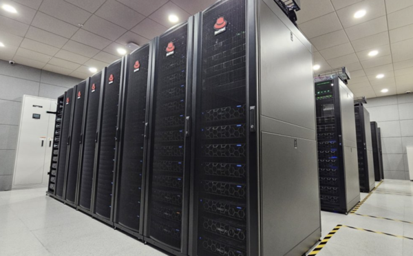 삼성전자는 레드햇과 데이터센터 등 고성능 서버 시스템에서 CXL D램 동작 검증을 마쳤다. [사진: 삼성전자]