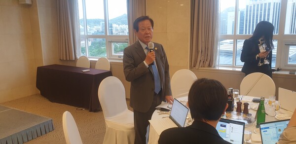 김형진 국알뜰통신사업자협회장이 간담회에서 발언하고 있다 [사진 : 백연식 기자]