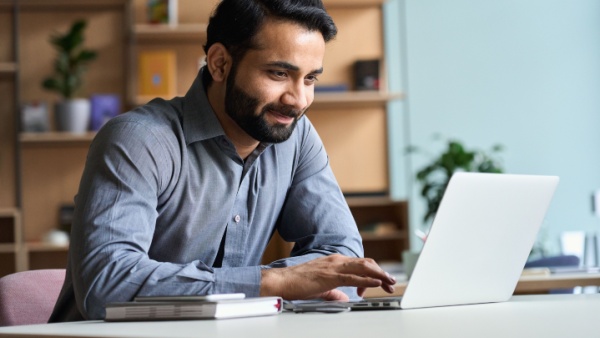 인터넷 접속 및 사용과 모바일 인터넷 접속이 오히려 더 높은 행복지수와 관련이 있는 것으로 나타났다. [사진: 셔터스톡]