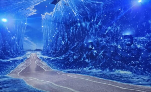 우주선을 타고 코스모스 스테이션으로 이동한다는 안내 음성과 함께 순식간에 사방에 거센 파도가 몰아친다. 실감나는 연출은 다양한 기술 활용 덕분이다. [사진: 인스파이어]