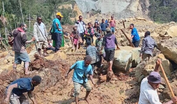 지난 24일 파푸아뉴기니에서 발생한 대규모 산사태로 사망자가 670명이 넘을 것으로 추정된다. [사진: UN 국제이주기구(IOM)]