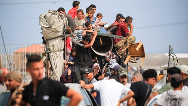 가자지구 남부 라파를 탈출하는 팔레스타인들 [사진: AFP 연합뉴스]