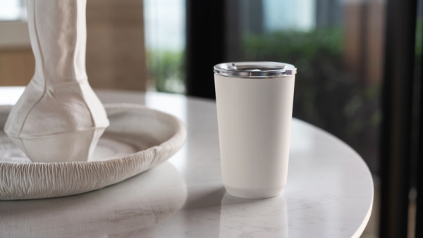 텀블러는 곰팡이가 서식하기 매우 좋은 조건을 갖추고 있다. [사진: 셔터스톡]