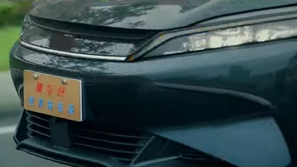 북한이 운영하는 유튜브 채널 속 영상에 전기차가 등장했다. [사진: 유튜브 'PaektuTV 백두에서 한라' 캡처]