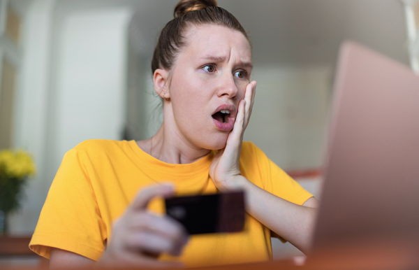 싱가포르에서 페이스북, 왓츠앱, 인스타그램 등과 관련된 전자상거래 사기가 활개치고 있다. [사진: 셔터스톡]