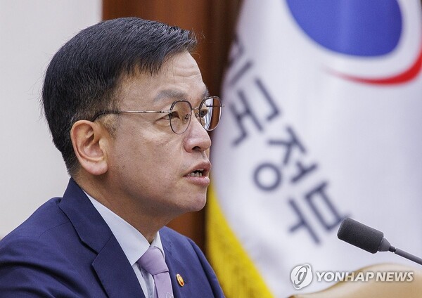 기재부 \"가상자산 과세 2027년까지 2년 더 유예\"