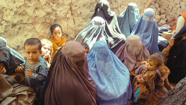 아프가니스탄 여성과 아이들 [사진: 셔터스톡]