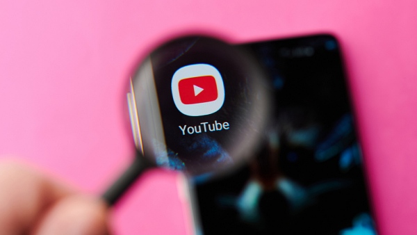 크리에이터는 유튜브 앱에서 채널QR 코드를 생성할 수 있다. [사진: 셔터스톡]