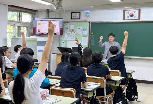 재단법인 슬롯 머신 게임과 성남시청소년재단 사단법인 온율은 오는 9월 11일까지, 성남 태평중학교 1학년 학생 195명을 대상으로 디지털 법률교육을 진행한다고 30일 밝혔다. [사진: 슬롯 머신 게임]