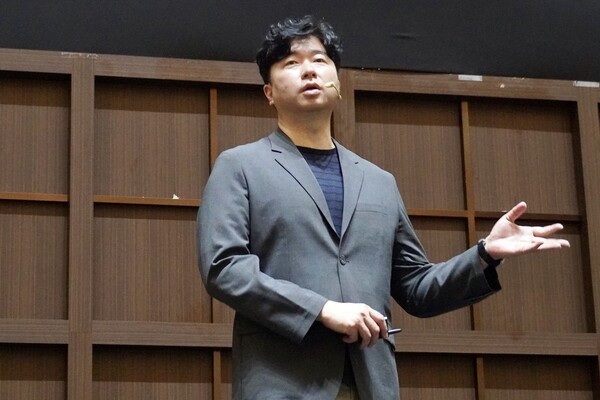 사진1. 글로벌 오픈소스 전시회인 'OCP APAC 서밋'에서 파두 박상현 전략마케팅팀 전무가 기조연설을 진행하고 있다.