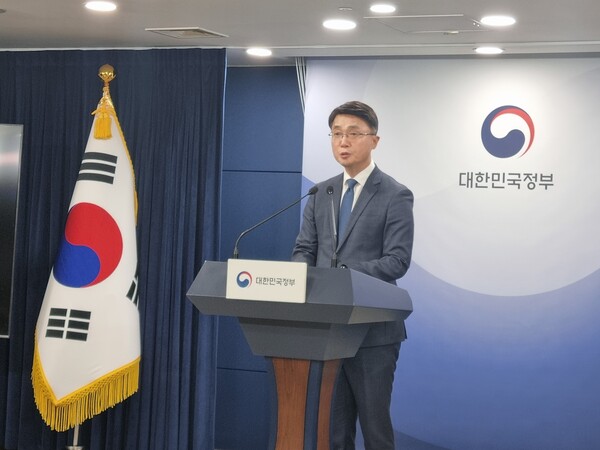 류제명 과기정통부 네트워크정책실장이 14일 오후 정부서울청사에서 열린 IP카메라 보안 강화 방안 관련 브리핑에서 정책을 설명하고 있다 [사진 : 백연식 기자] 