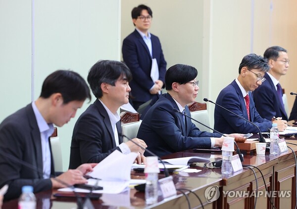 제1회 가상자산위원회에서 김소영 위원장이 발언하고 있다 [사진: 연합뉴스]