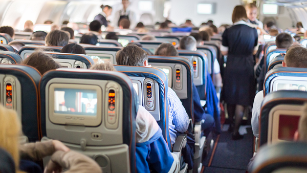 비행기 탑승객 사이에서는 기이 행동이 자주 일어난다. [사진: 셔터스톡] 