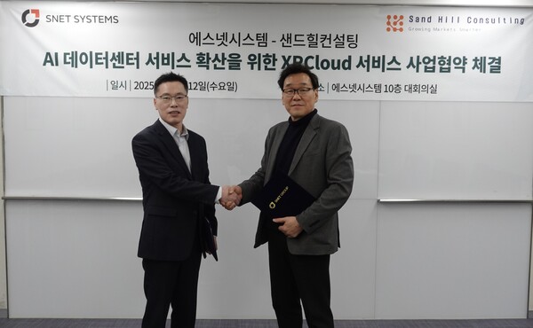 (좌)김장수 샌드힐컨설팅 대표 / (우)유인철 에스넷시스템 AI/Cloud 센터장