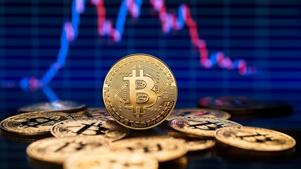 비트코인 일일 전송량 76%↓…약세에도 시총 1600억달러 유입