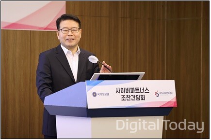 윤오준 국정원 3차장이 26일 코리아나 호텔에서 열린 간담회에서 발언하고 있다.[사진: 국가정보원]