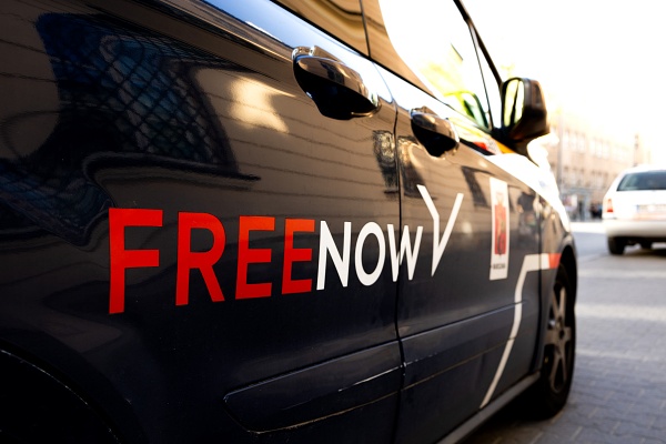 벤츠·BMW, 공동 택시 호출 앱 '프리나우' 매각 추진 - 뉴스 썸네일 이미지