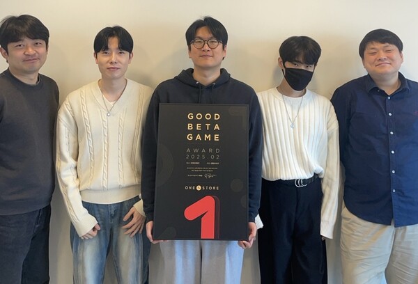 원스토어 2월 우수베타게임에 선정된 '뿜뿜히어로즈'의 개발사 하이게임즈 관계자들 [사진: 원스토어]