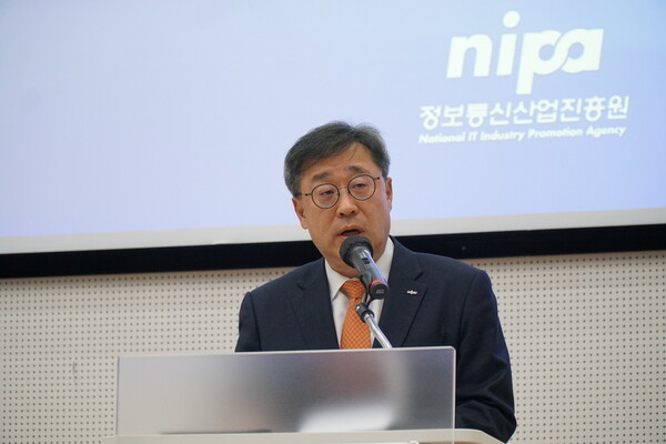 정보통신산업진흥원(NIPA) 신임 원장으로 취임한 박윤규 전 과학기술정보통신부 제2차관이 31일 취임식에서 취임사를 전하고 있다. [사진: 정보통신산업진흥원]