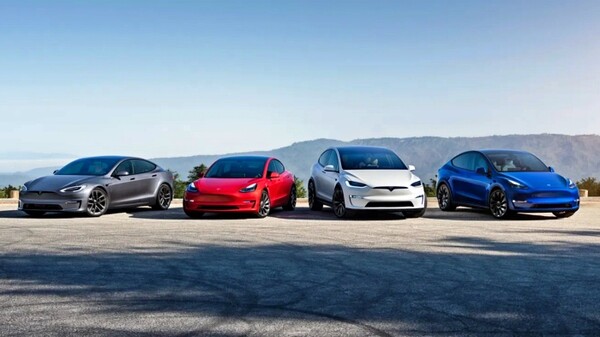 테슬라 전기차, 좌측부터 모델S, 모델3, 모델X, 모델Y [사진: 테슬라]