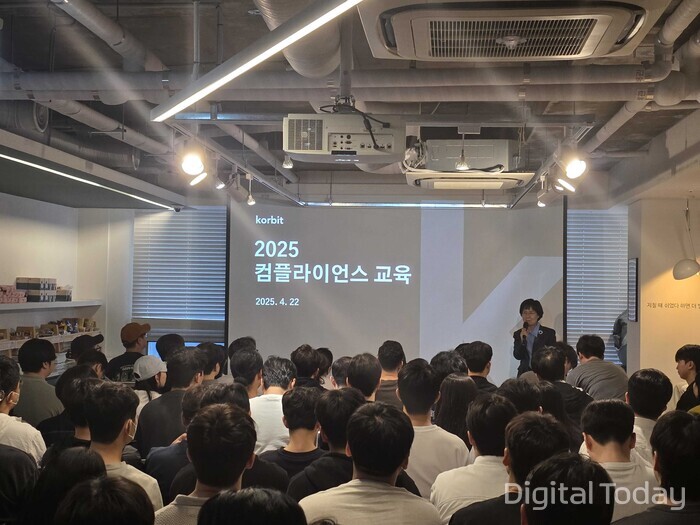 국내 가상자산 거래소 코빗이 전 임직원을 대상으로 윤리행동강령에 대한 이해를 높이고 규제 준수에 대한 인식을 강화하기 위한 준법교육과 준법실천 서약을 실시했다고 23일 밝혔다.&nbsp; [사진: 코빗]