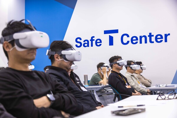 SK텔레콤은 자사 및 협력사 구성원의 안전 역량을 강화하고 산업 현장의 실질적인 사고 예방 효과를 높이기 위해 안전체험교육관 체험 콘텐츠를 대폭 강화했다고 28일 밝혔다. [사진: SKT]