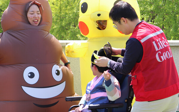  LG전자 임직원으로 구성된 '라이프스굿 봉사단' 활동 사진 [사진: LG전자]