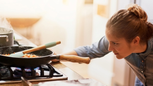 가스레인지 사용시 발생하는 벤젠이 암 발병률을 높이는 것으로 나타났다. [사진: 셔터스톡]