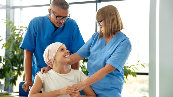 암에 관한 치료법이 새롭게 발전하고 있다. [사진: 셔터스톡]